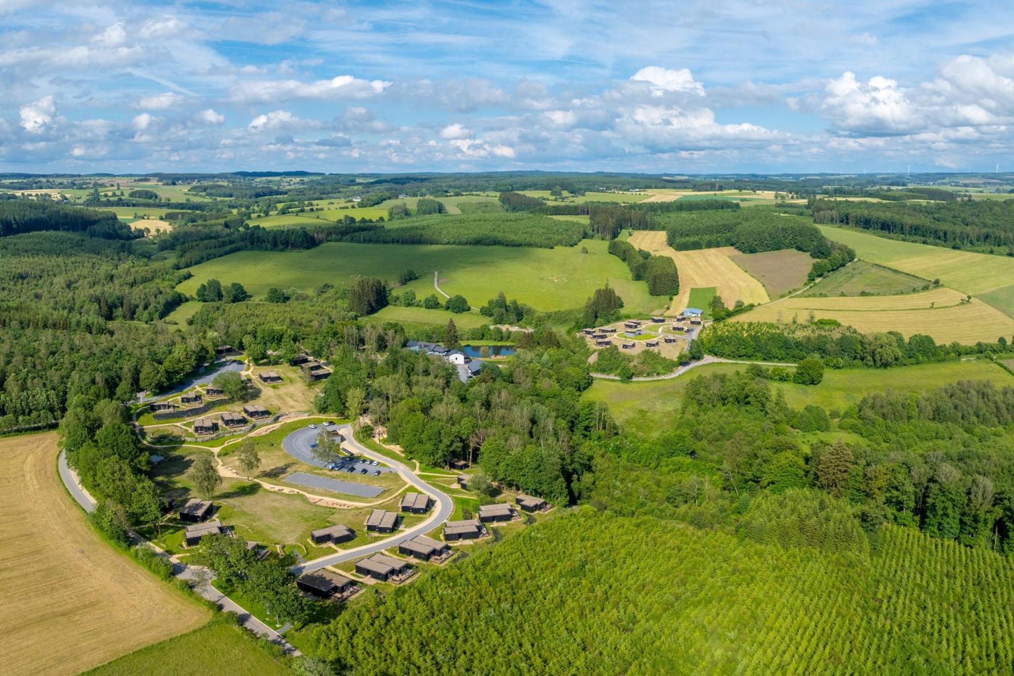 Hillview Resort Grandvoir Нёфшато Экстерьер фото